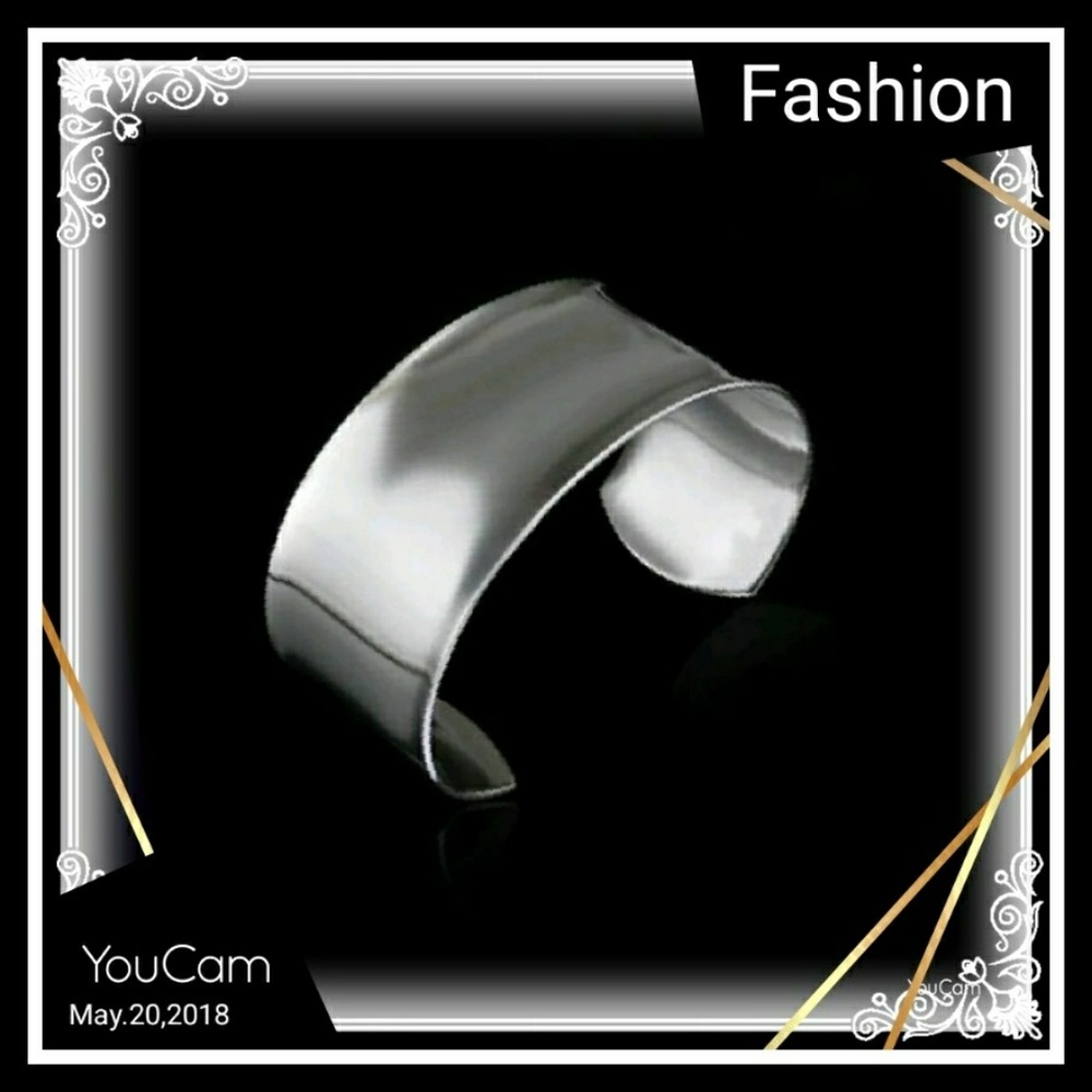 Silver bangle bracelet